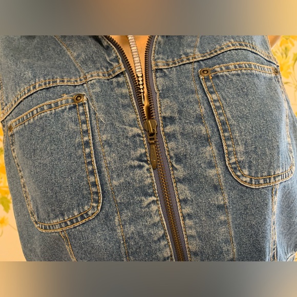 Sold! 🎈Beverly hills 90’s jean denim vest size M - Picture 8 of 12